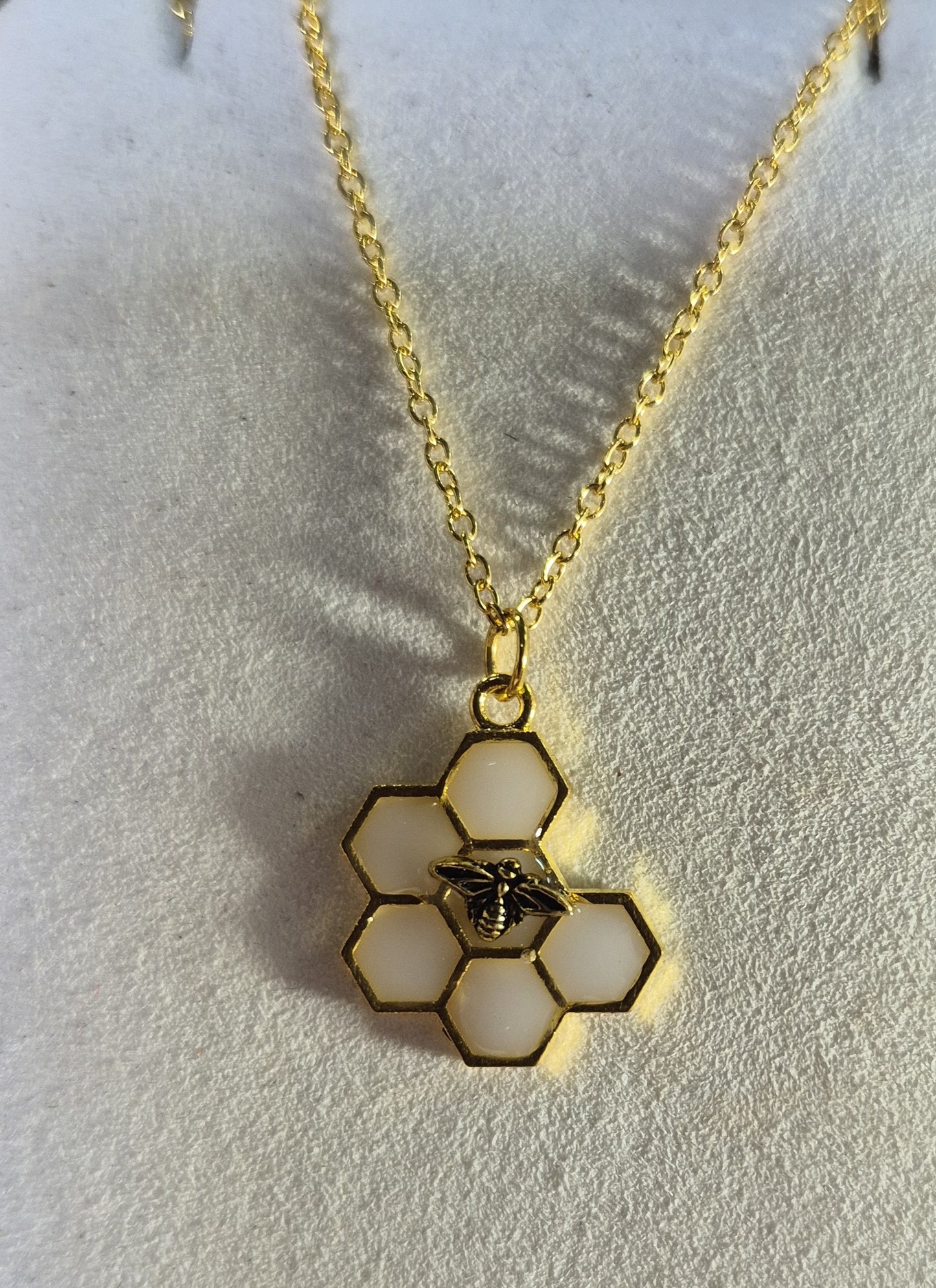 White resin with bee necklace (5 honeycomb circle)