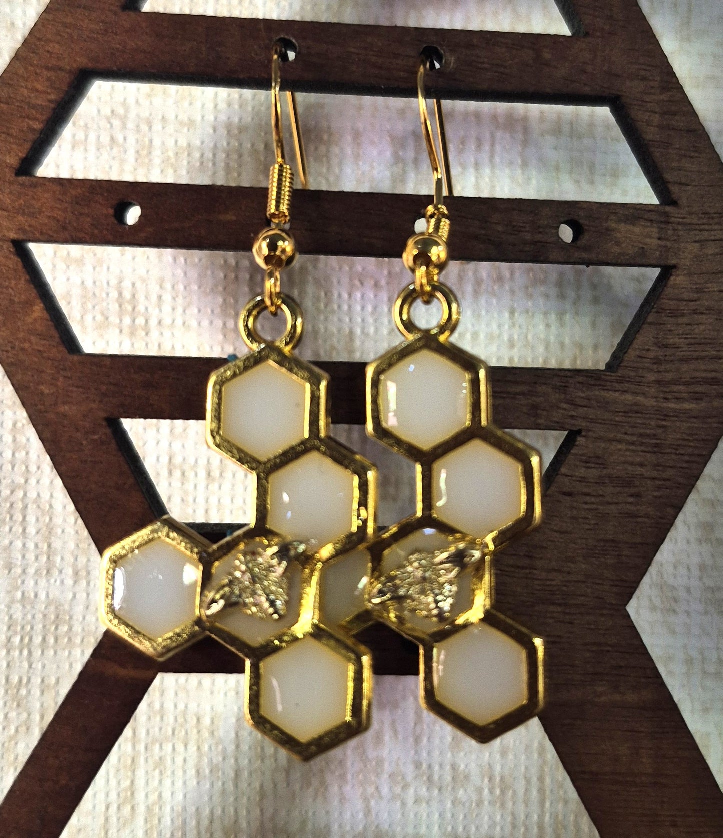 White honeycomb and bee earring (5 hex)