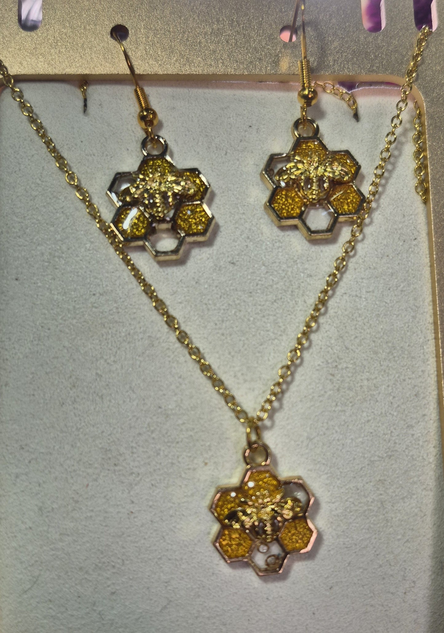 Clear  and amber resin honeycomb and bee necklace and earring (6 c)