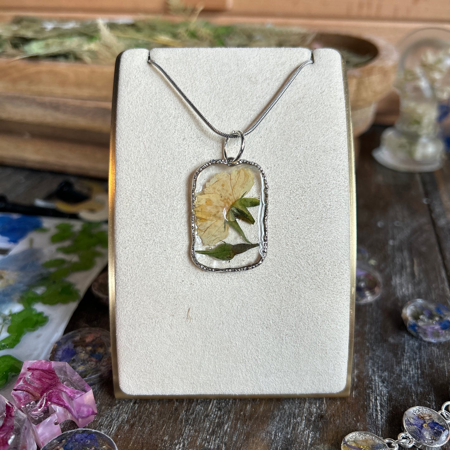 White flower silver necklace