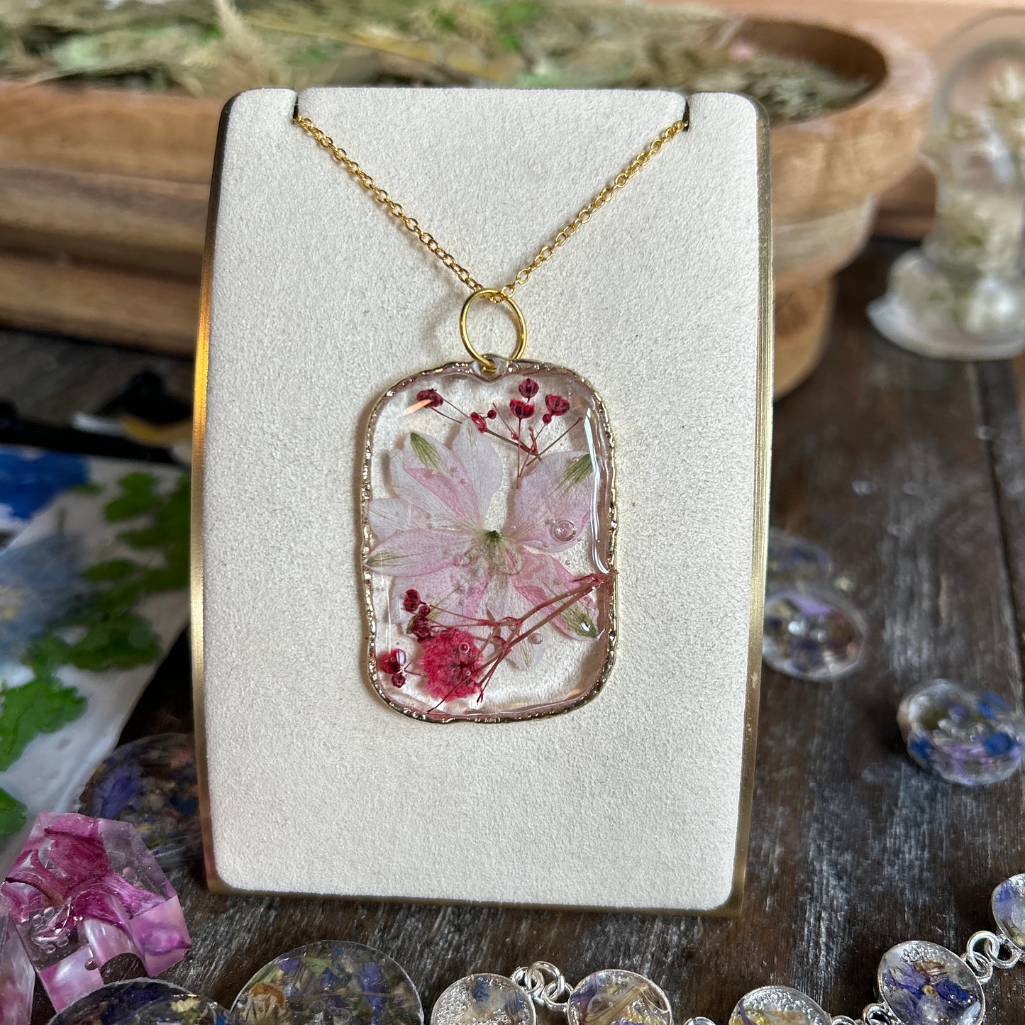 Pink flowers necklace