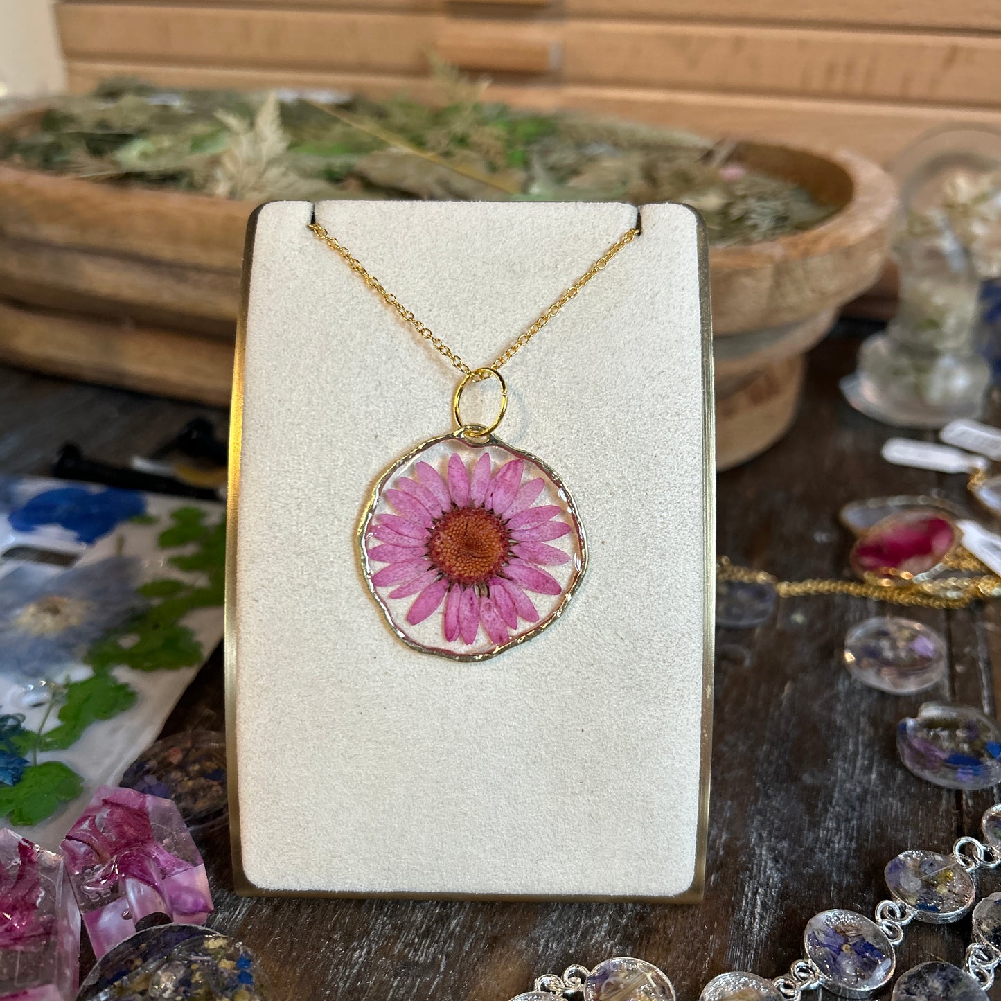 Pink flower gold necklace circle