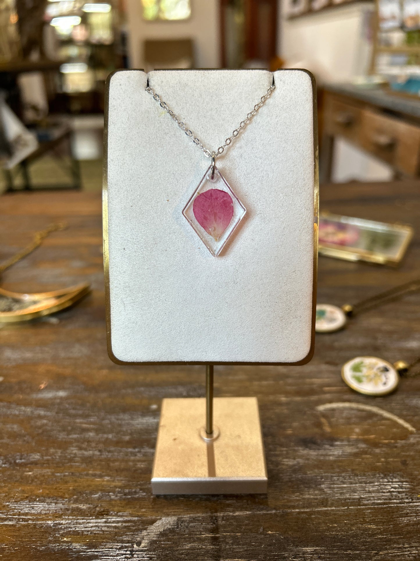 Resin Botanical Necklace - Diamond Pink Petal