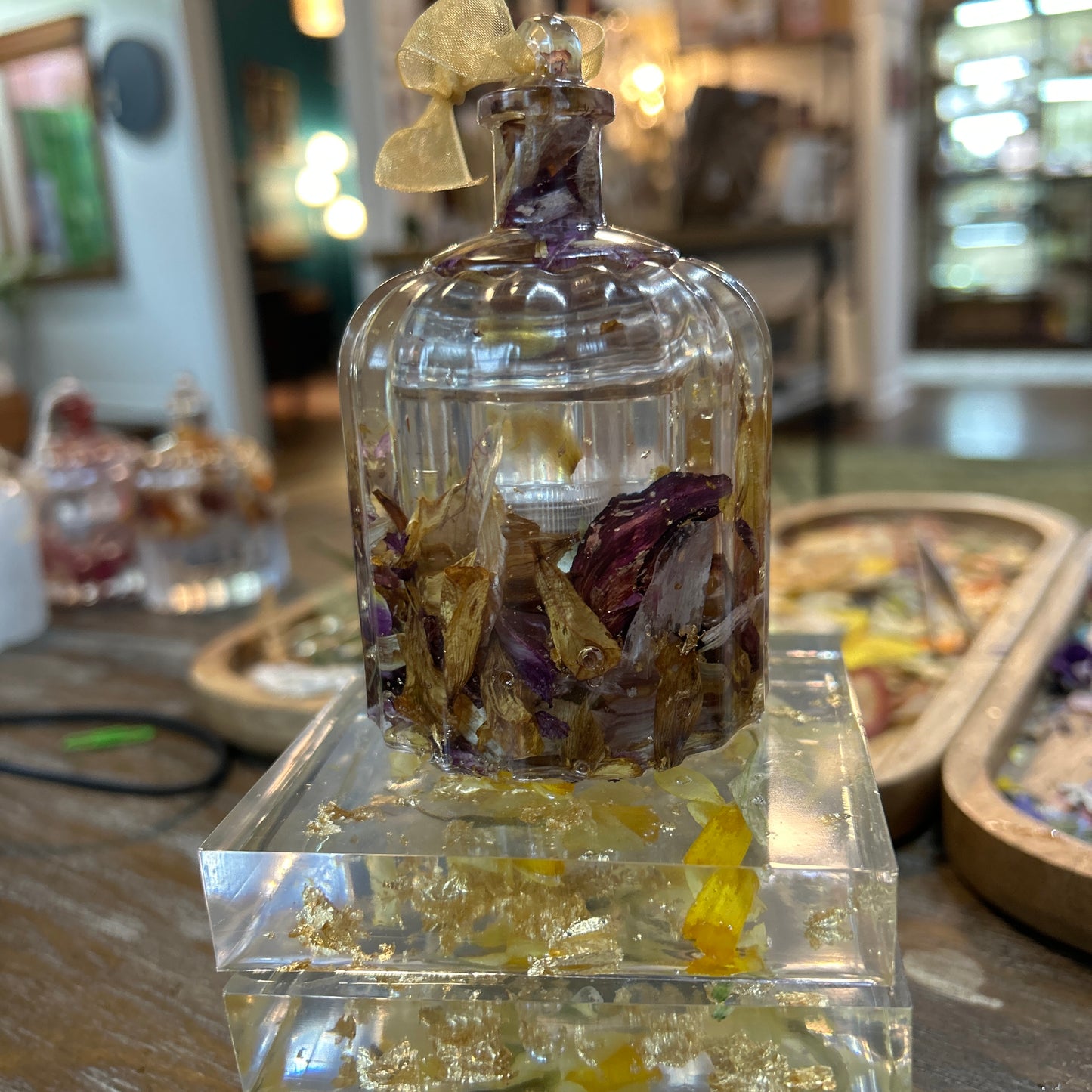 Resin flower lantern - purple