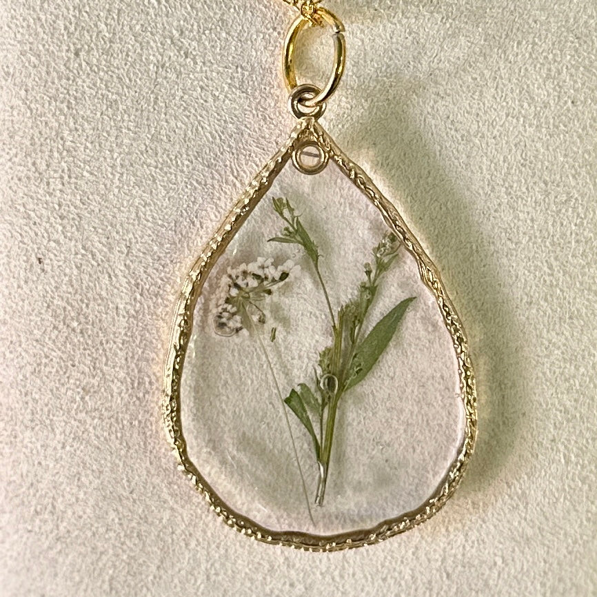 Gold-framed botanical necklace (white and green)
