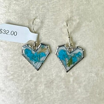 Silver-framed heart-shaped botanical earrings (pair 1)