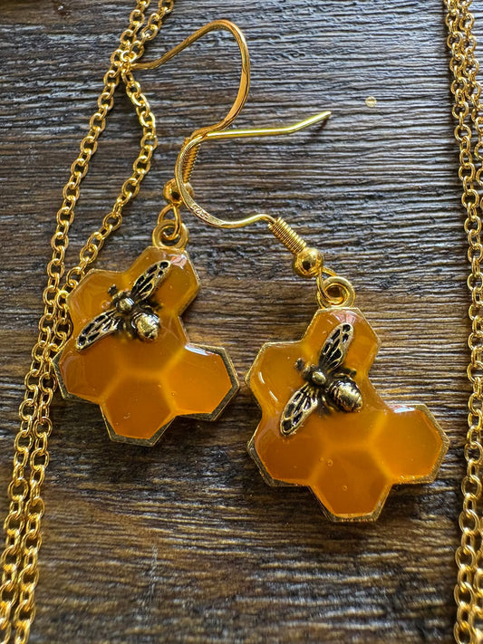 Dripping Honey and 6Honeycomb and Bee Earring (orange)