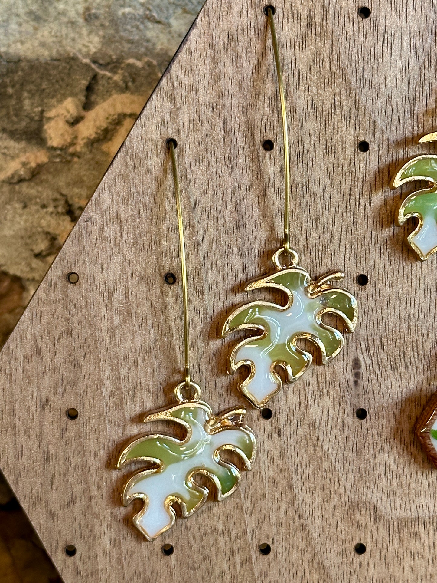 Monstera earrings 1