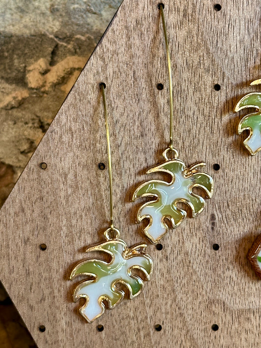 Monstera earrings 1