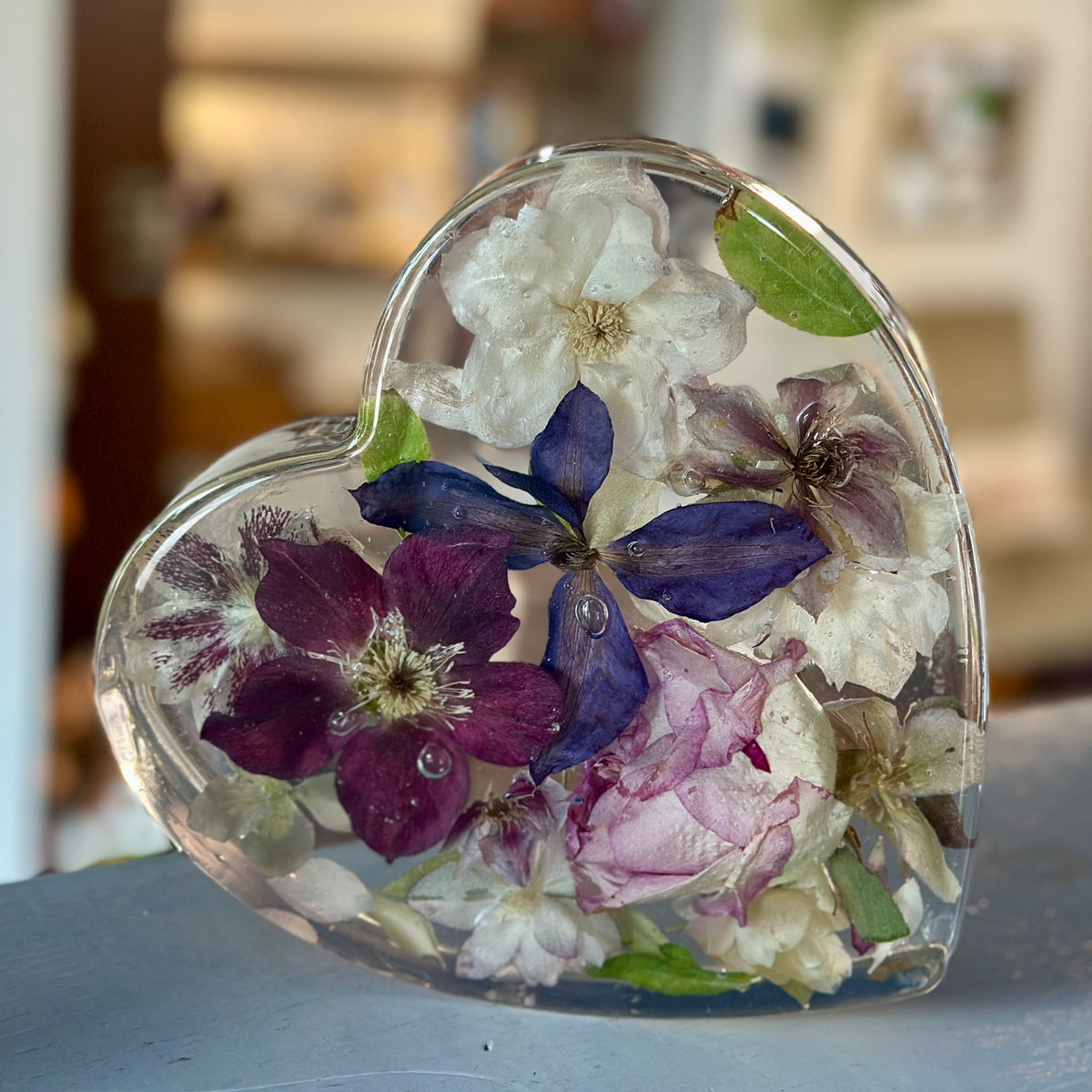 Clematis resin heart (large)