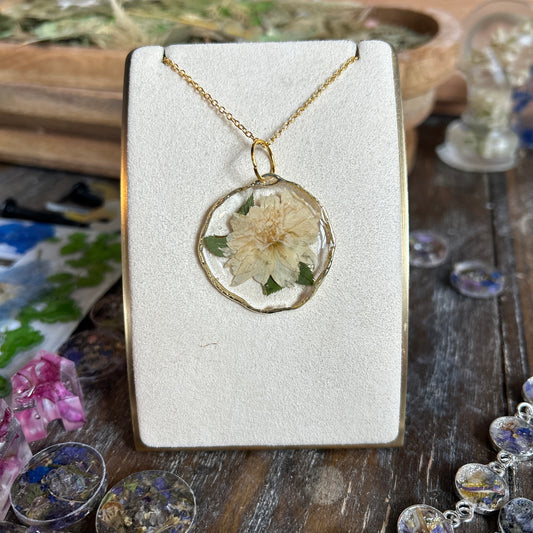 White flower gold necklace