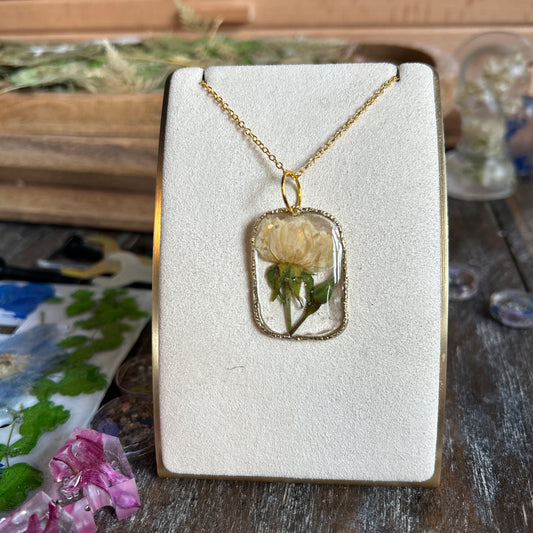 White flower gold necklace 2
