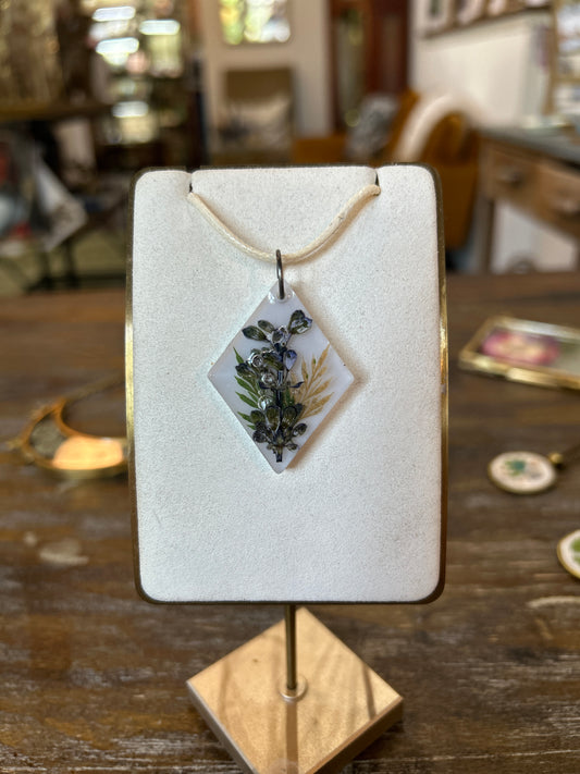 Resin Botanical Necklace - Diamond Ferns