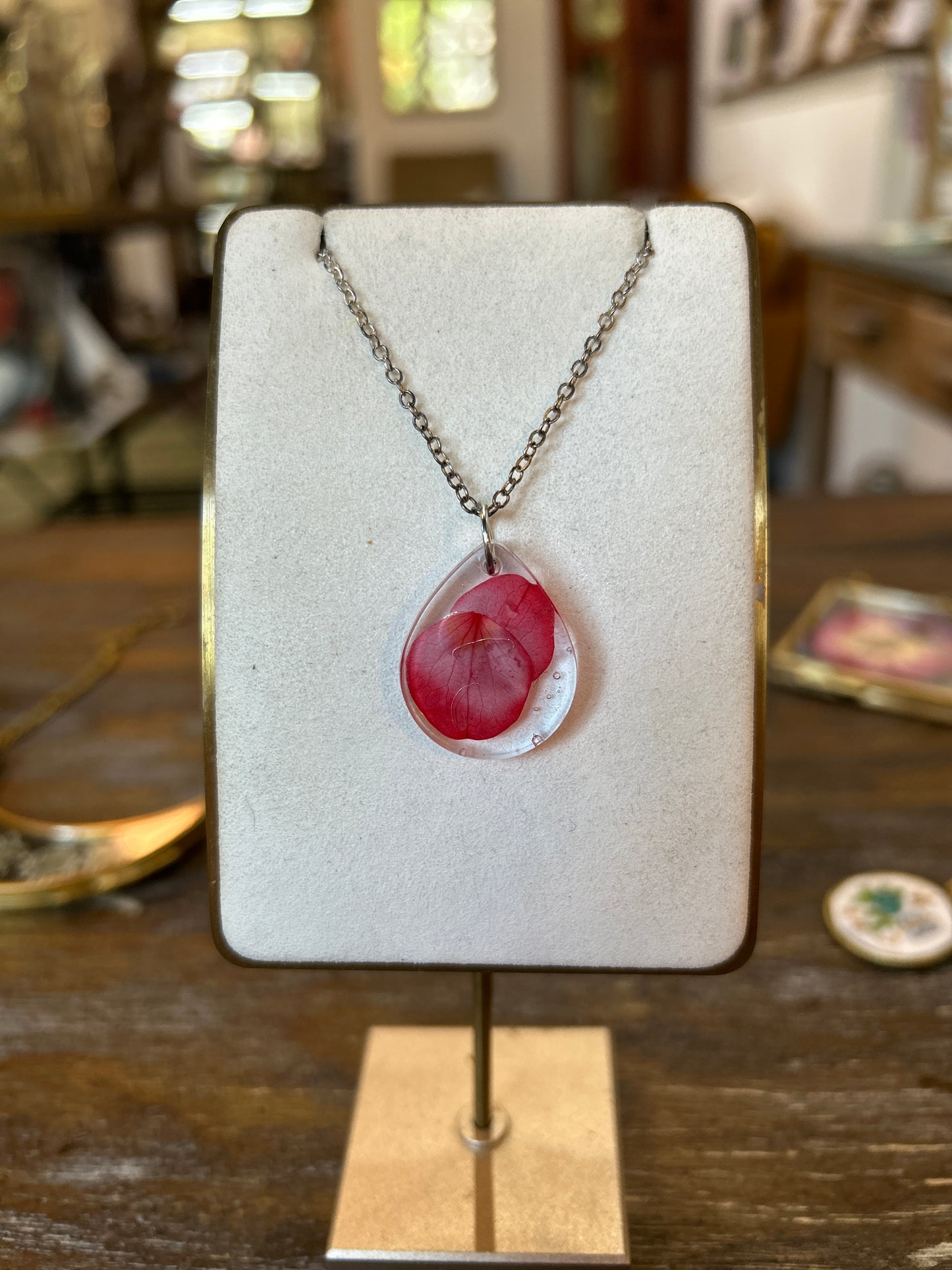 Resin Botanical Necklace - Teardrop 2 pink petals