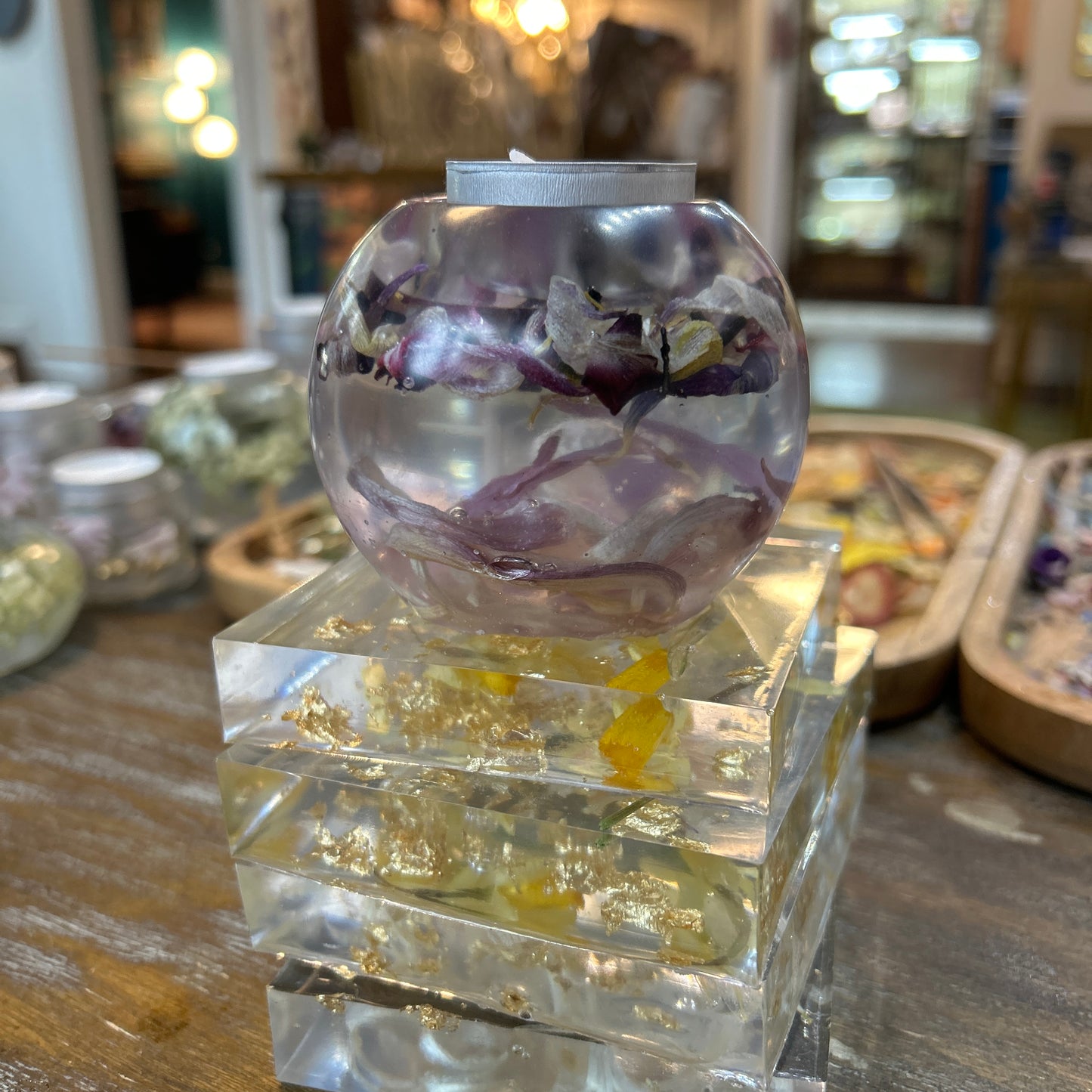 Resin tea light - spherical, purple flower