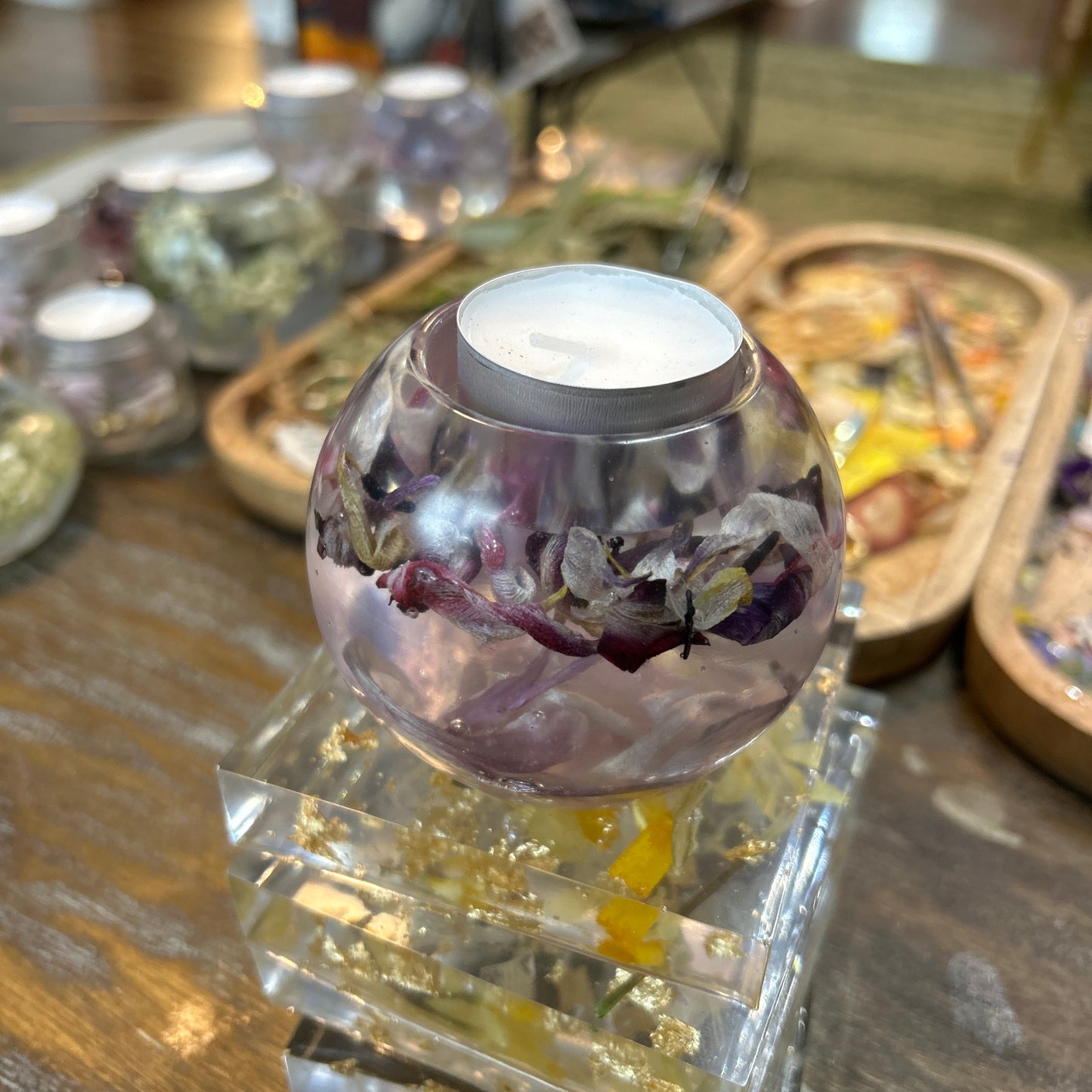 Resin tea light - spherical, purple flower