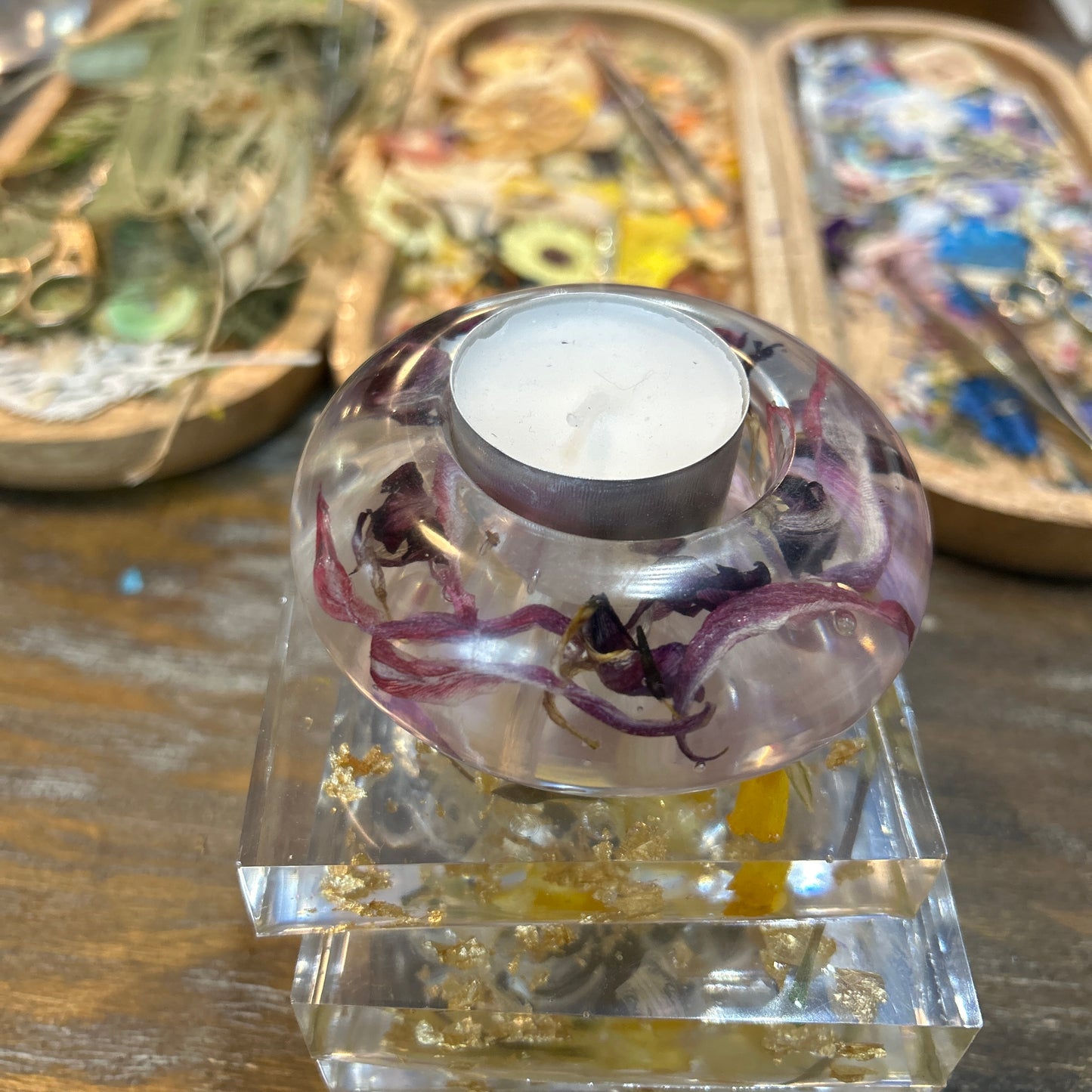 Resin tea light - Oblong, purple flowers