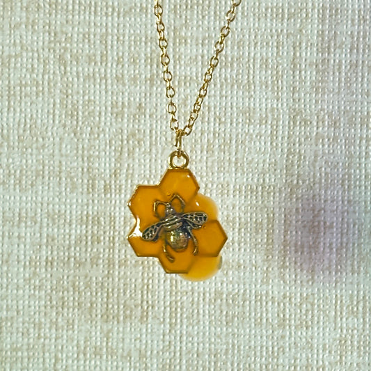Amber dripping honey and bee necklace (6 hex)