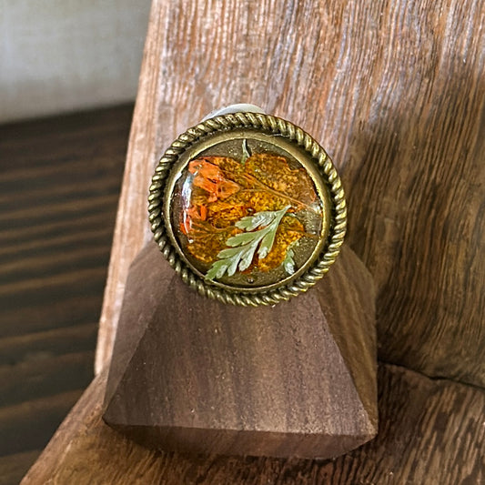 Autumn botanical ring in round, gold setting