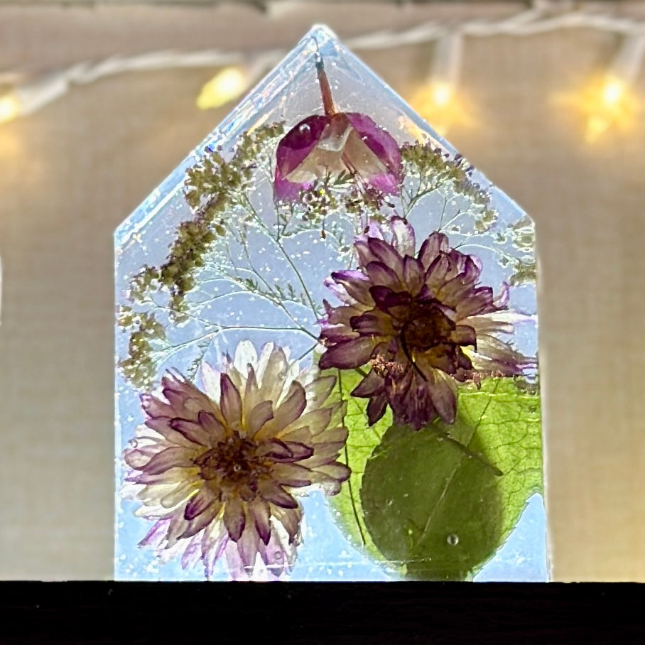 Mixed dahlia resin house