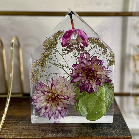 Mixed dahlia resin house