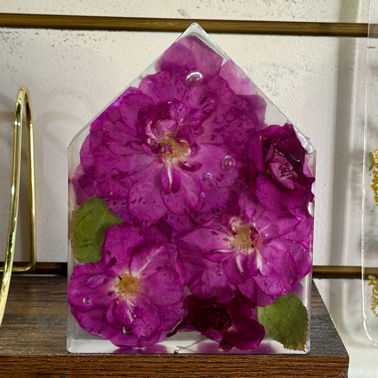 Pink roses resin house