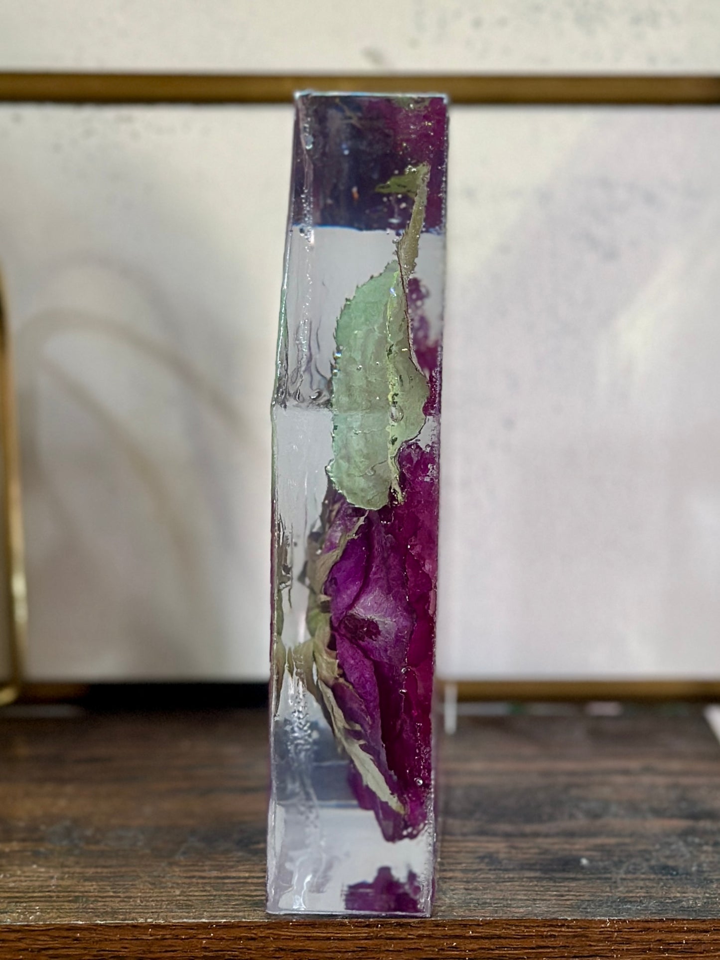 Single pink rose resin house