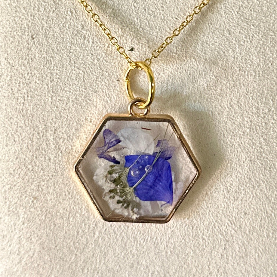 Geometric gold-framed botanical necklace (violet and white)