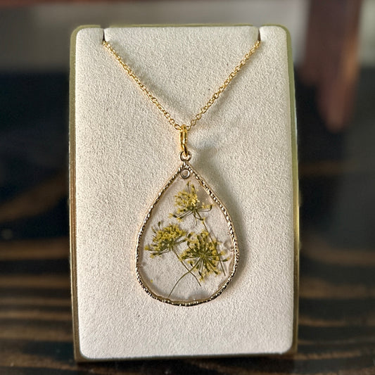 Gold-framed botanical necklace (yellow) 3