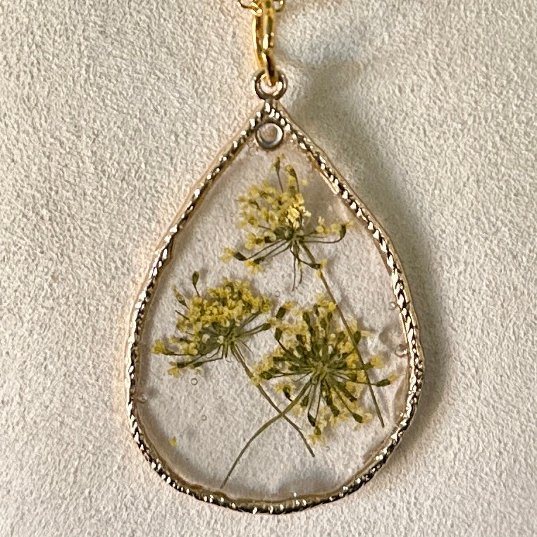 Gold-framed botanical necklace (yellow) 3
