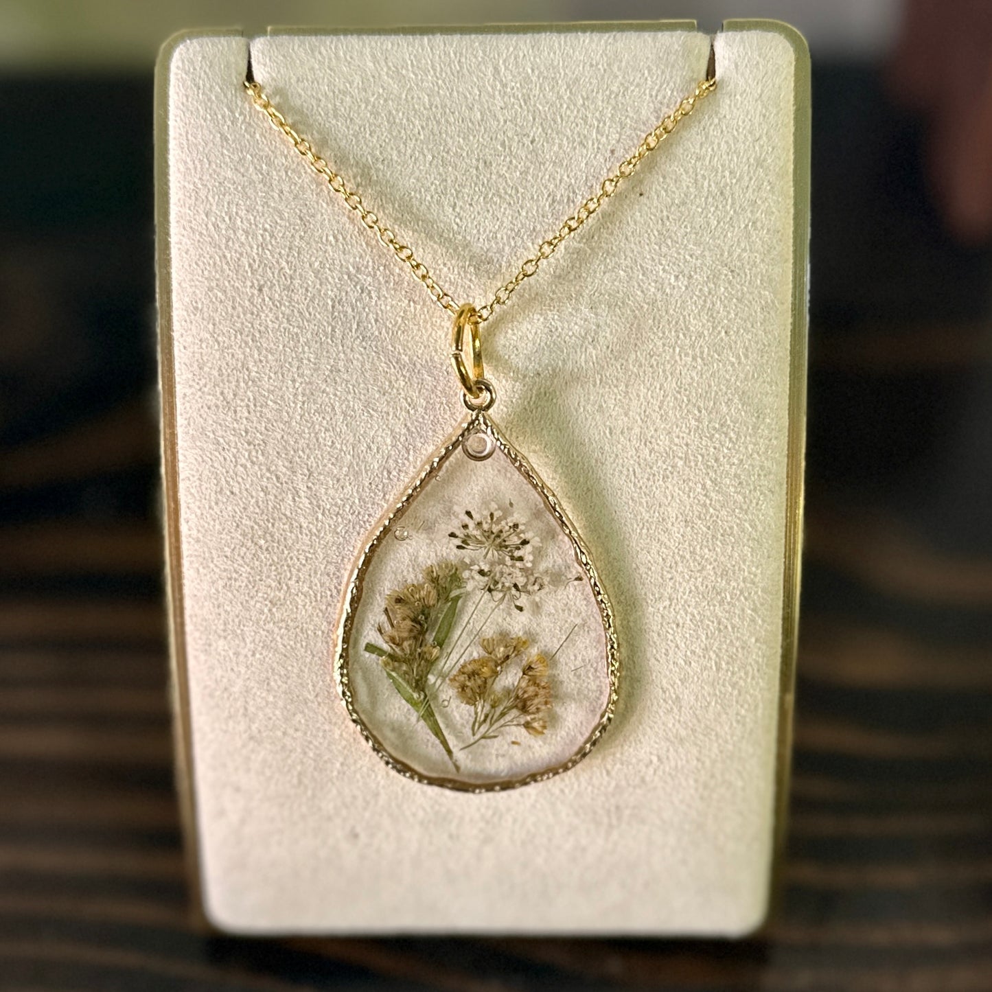 Gold-framed botanical necklace (yellow and white)