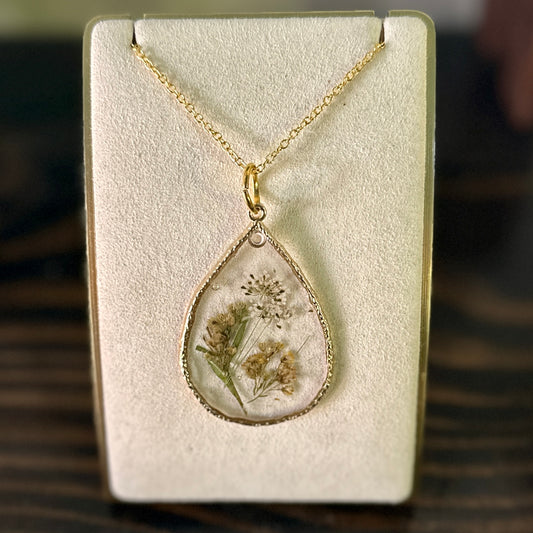 Gold-framed botanical necklace (yellow and white)