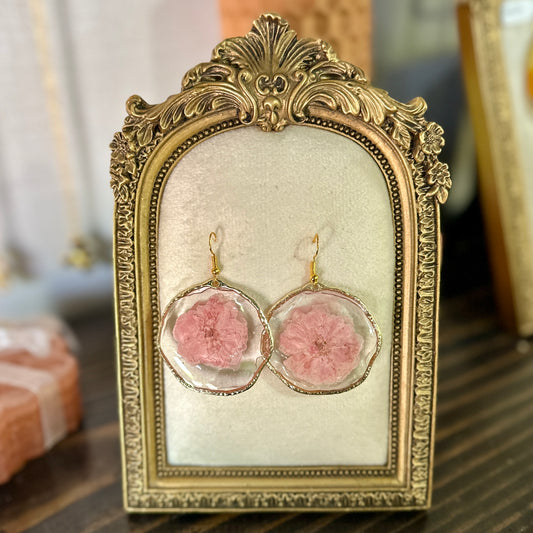 Gold-framed botanical earrings in pink