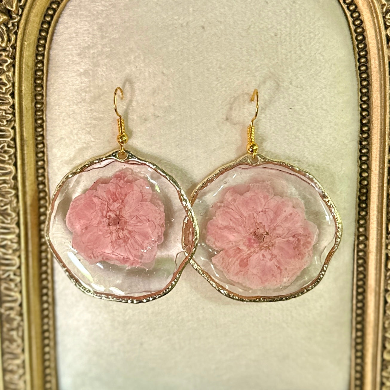 Gold-framed botanical earrings in pink
