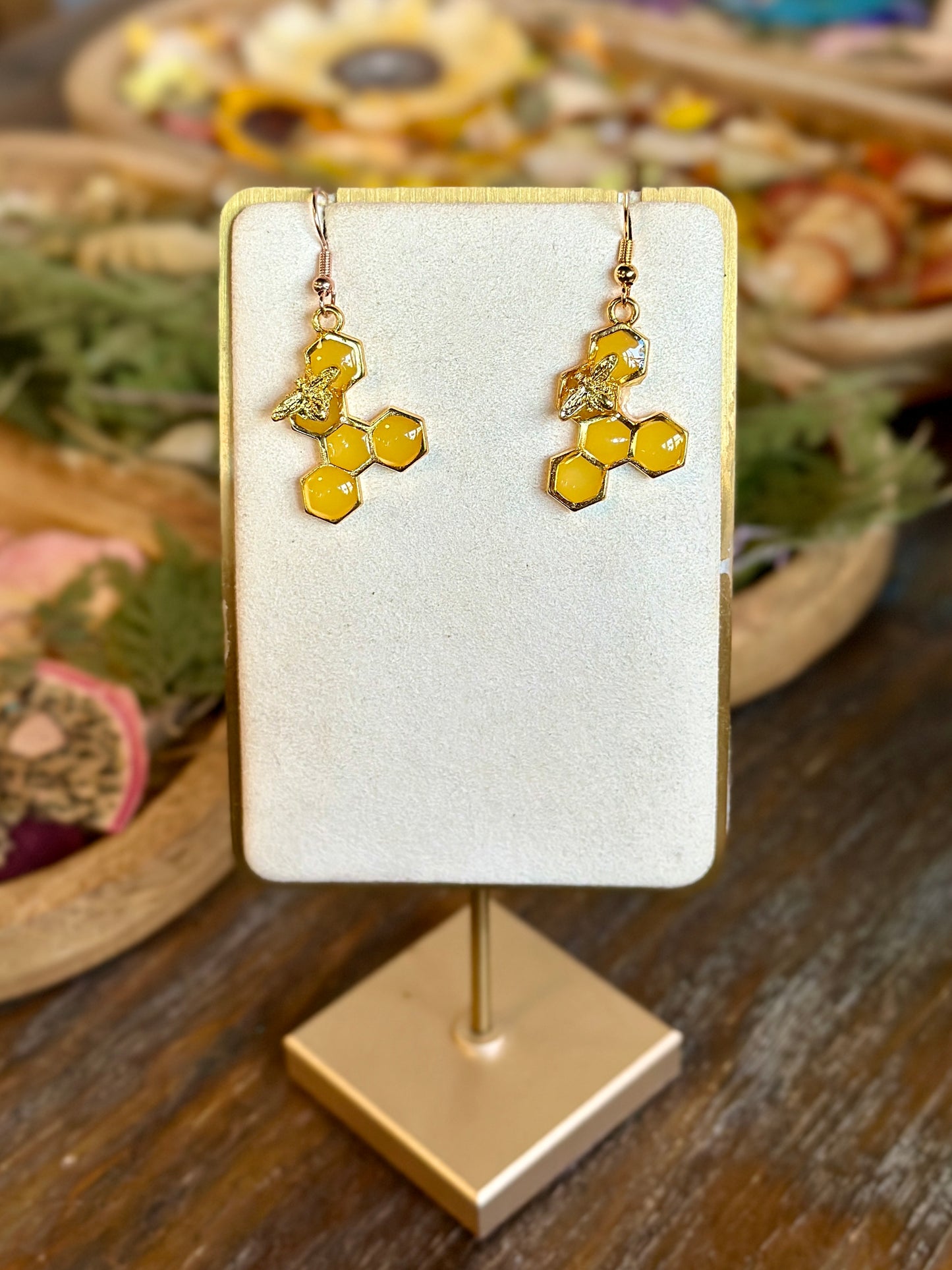 Yellow honeycomb and bee earrings (5 hex)